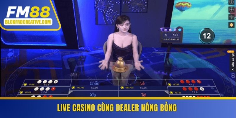 Live casino cùng dealer nóng bỏng